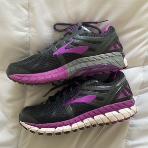 Brooks Ariel .. only worn once